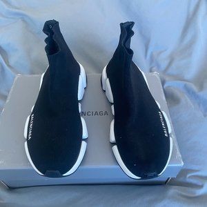 Worn Once! WOMEN'S SPEED 2.0 RECYCLED KNIT SNEAKER BICOLOR SOLE IN BLACK/WHITE